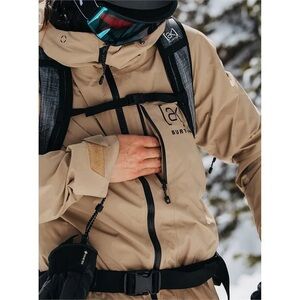 Women's Burton [ak] Upshift GORE-TEX 2L Jacket - Kelp - S Shell